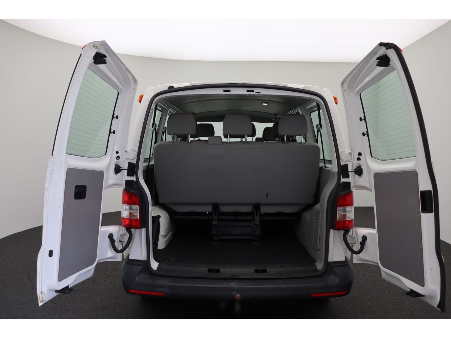 Fahrzeugabbildung Volkswagen T5 2.0 9-Sitzer
