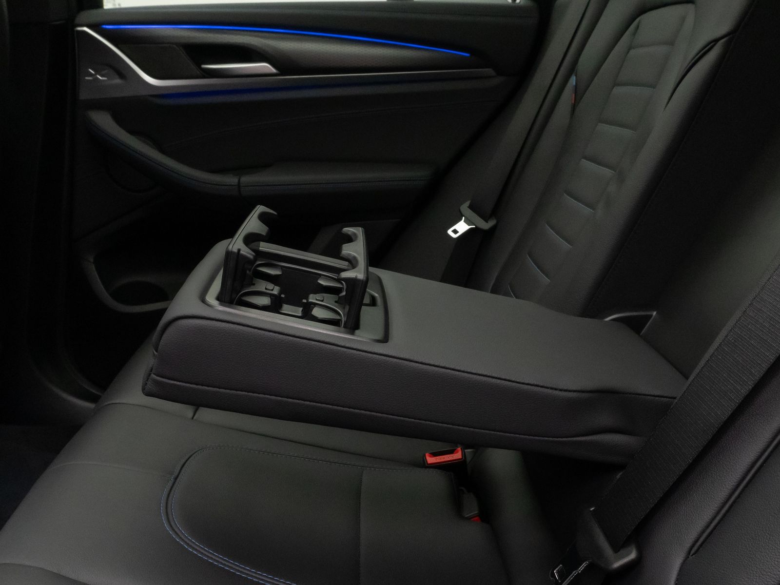 Fahrzeugabbildung BMW X3 M40i Panorama Laser 360°HUD DAB H/K Komfort