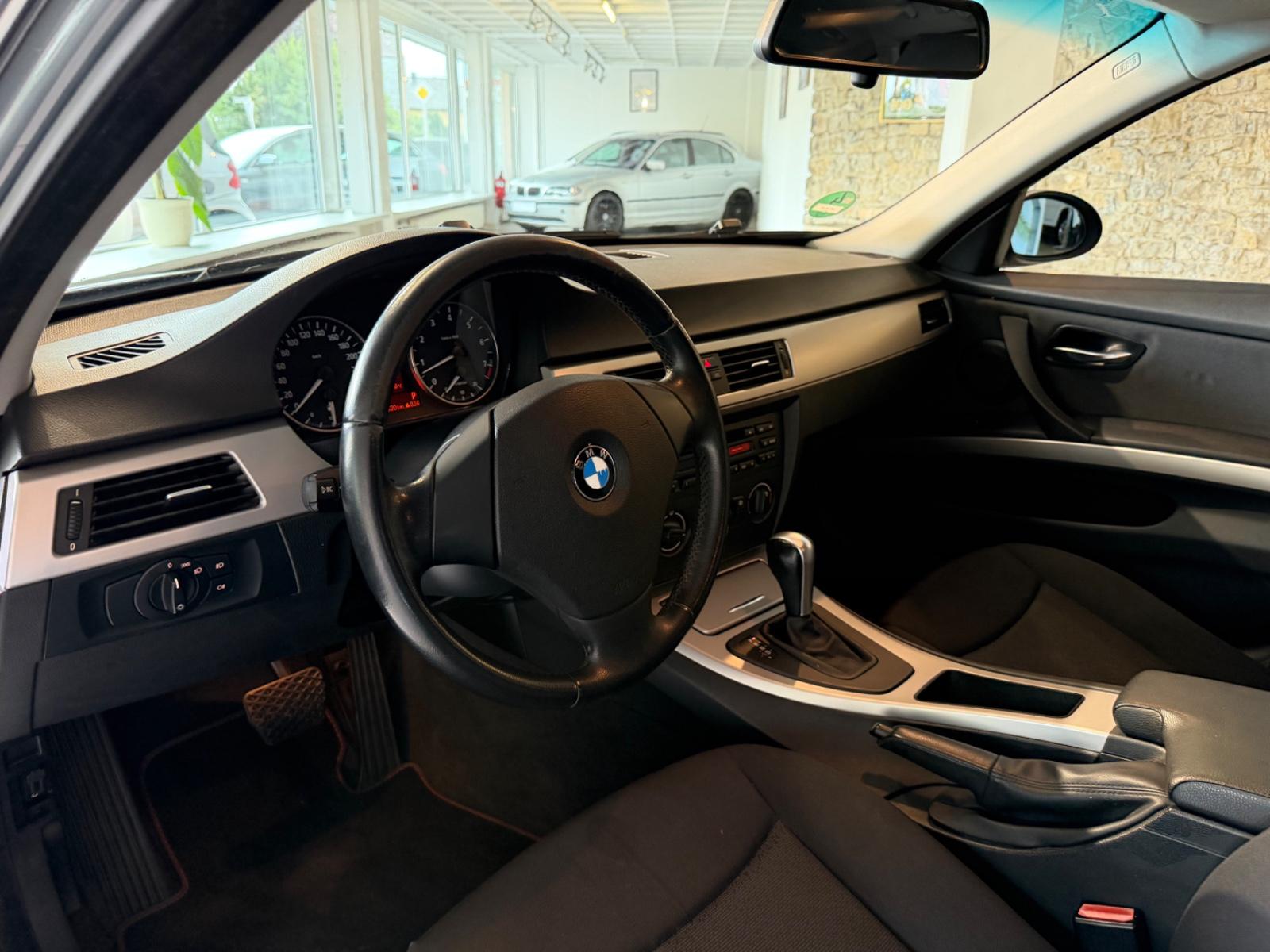 BMW 325i TOURING 218CH