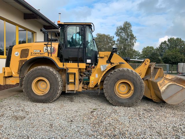 CAT 950M mit Schaufel