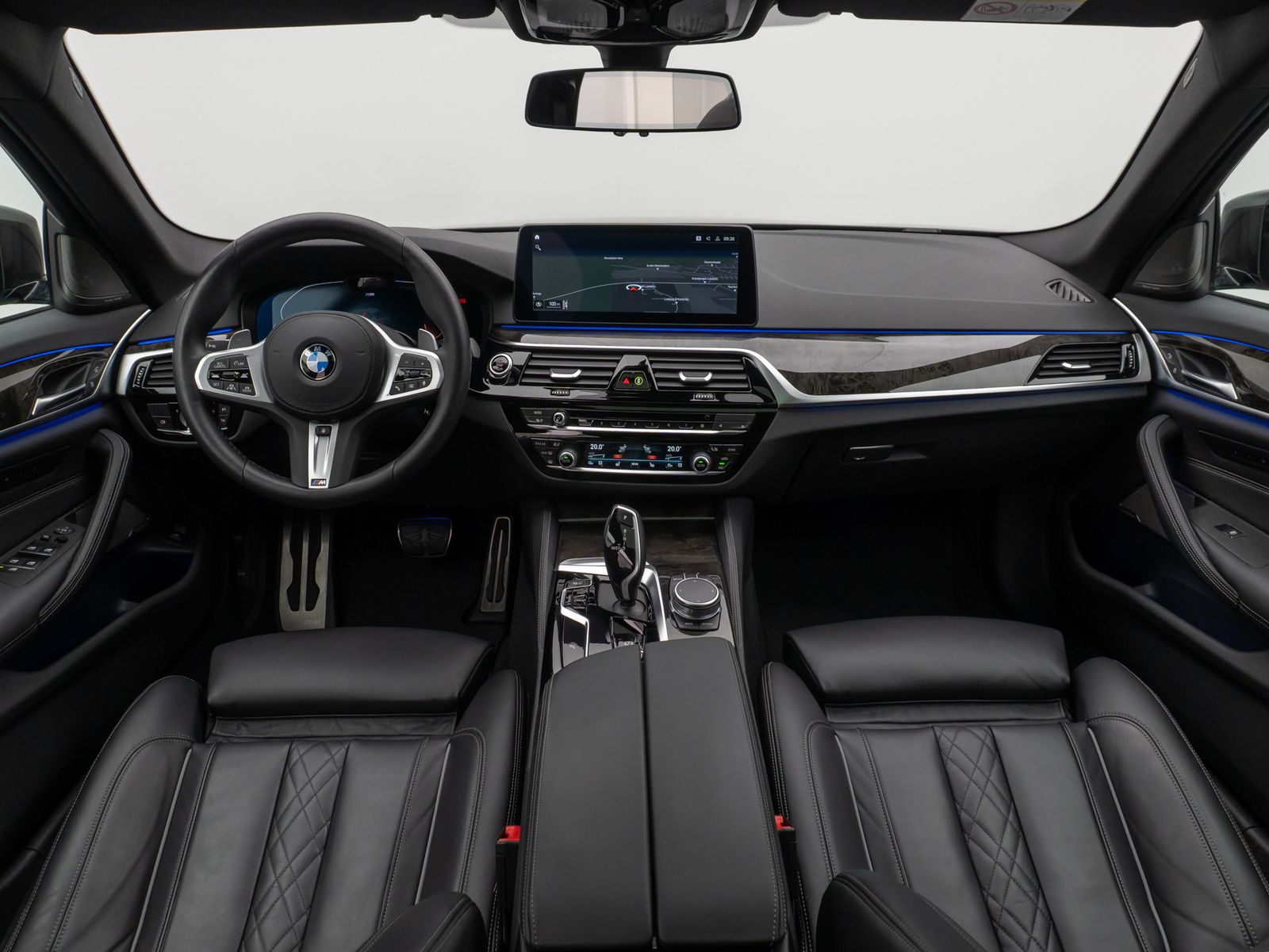 Fahrzeugabbildung BMW 540i xD M Sport Glasdach Laser Kamera HUD SoftCL