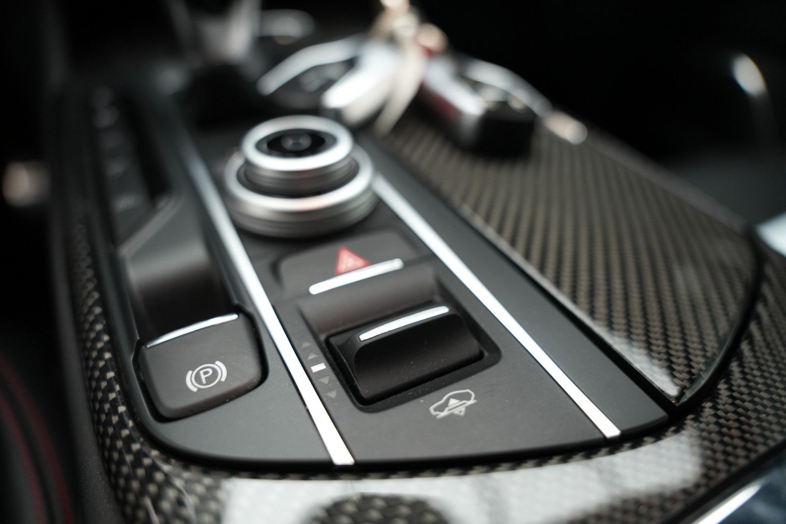 Fahrzeugabbildung Maserati Levante S/CARBON/HARMAN-KARDON/KAMERA/BRD