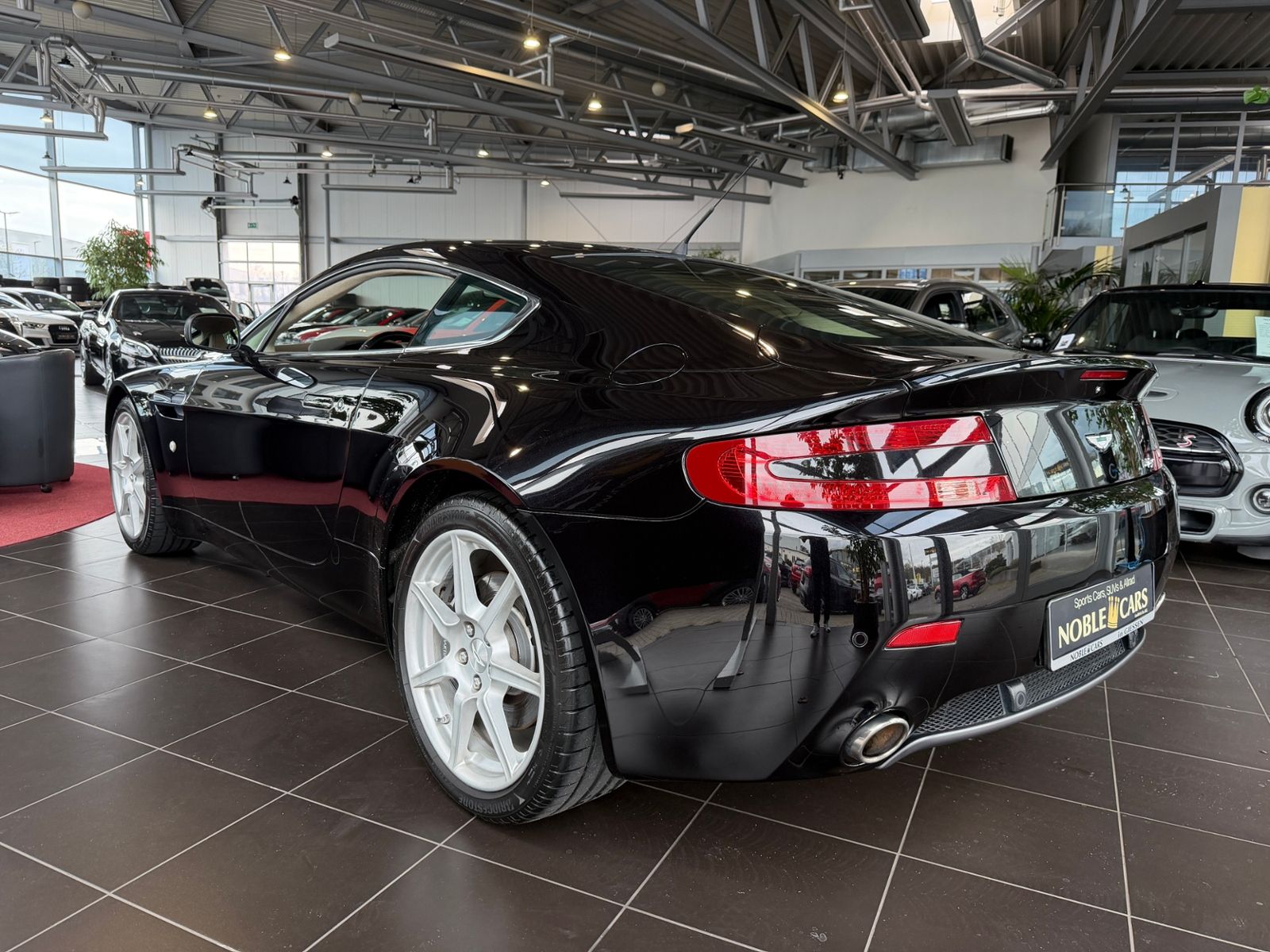 Fahrzeugabbildung Aston Martin Vantage  V8 KLIMA XEN NAV SHZ PDC LEDER