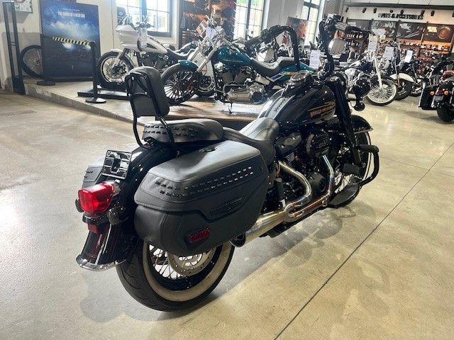 Fahrzeugabbildung Harley-Davidson Heritage Softail Classic 114cui Chicano Umbau