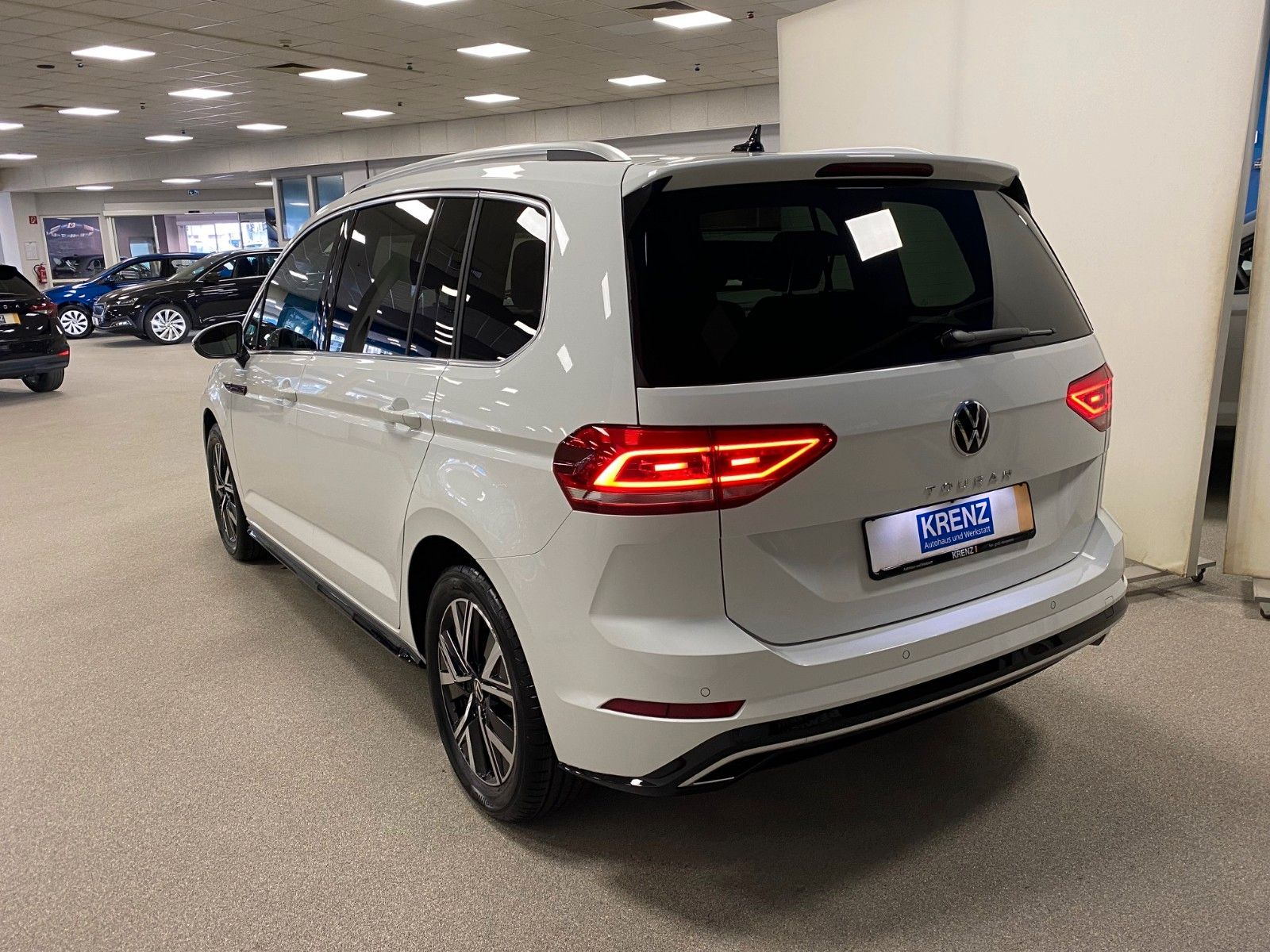 Fahrzeugabbildung Volkswagen Touran 1.5 TSI OPF DSG Highline R-Line+NAVI+LED+