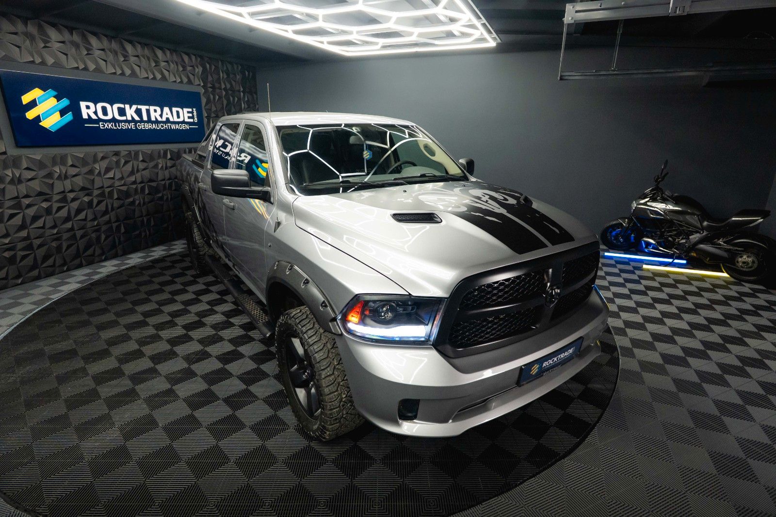 Fahrzeugabbildung Dodge RAM 5.7 V8 HEMI 4x4 OFFROAD Night-Paket *LED*AHK