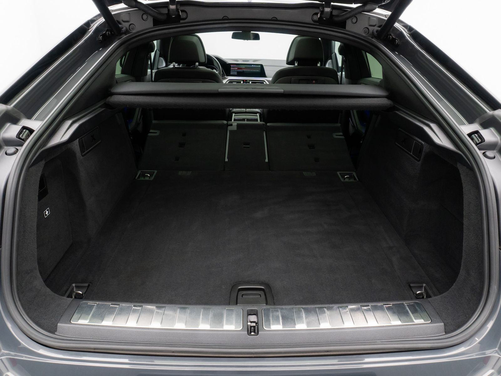 Fahrzeugabbildung BMW X6 M50i 360° B&W SkyLounge Individual Mega-Voll