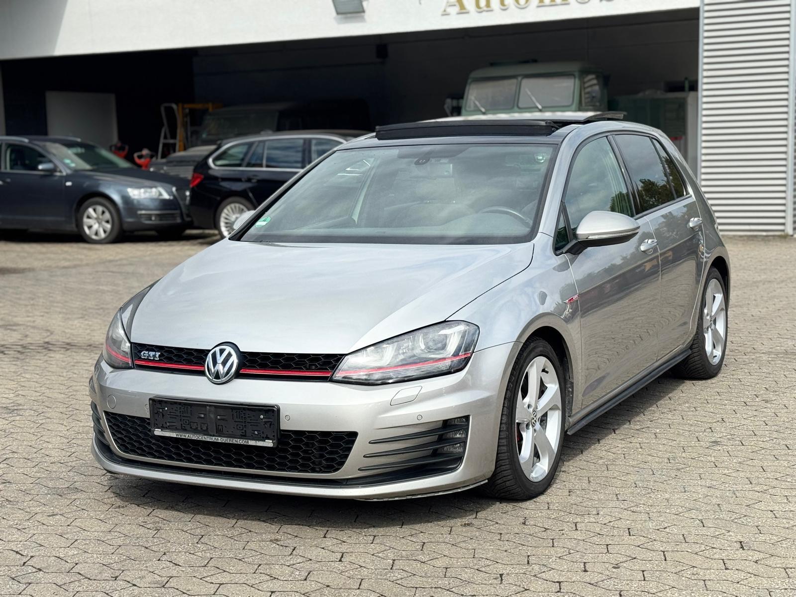 Volkswagen Golf VII 2.0 TSI GTI DSG *PANO*SCHECKHEFT*XENON*