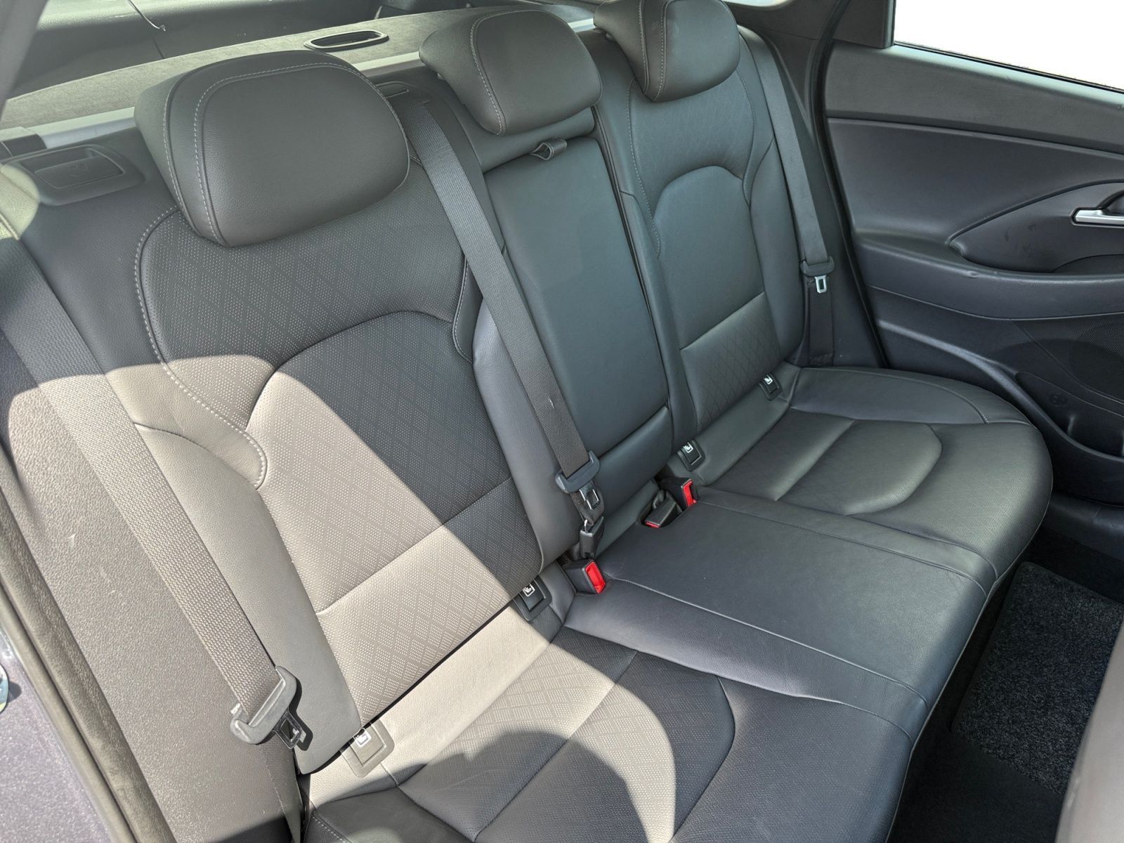 Fahrzeugabbildung Hyundai i30 1.4 T-GDI Premium PANO LED AHK