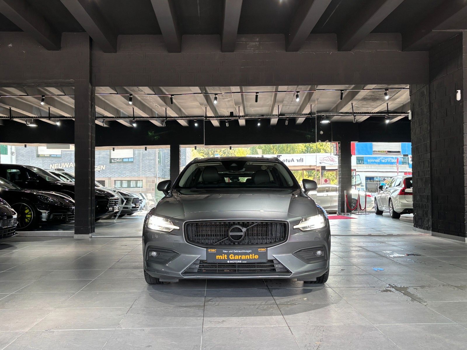 Fahrzeugabbildung Volvo V60 Momentum /KAMERA/LED/SHZ/ACC+/NAVI