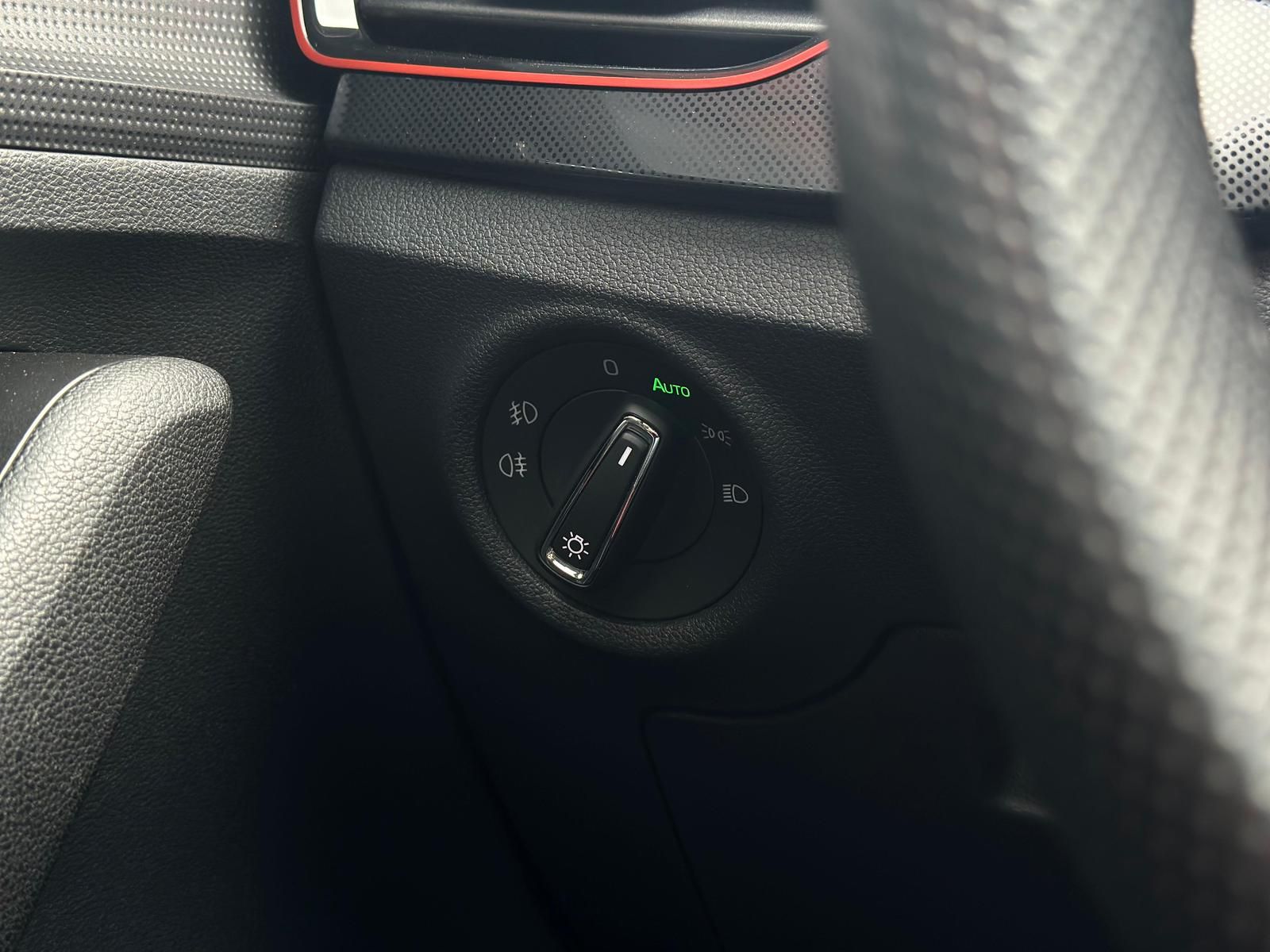 SKODA Scala 1.5TSI MONTE CARLO* LED#AHK#PANO#TEMPO#SHZ - Image 19