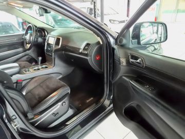 Jeep Grand Cherokee - 12