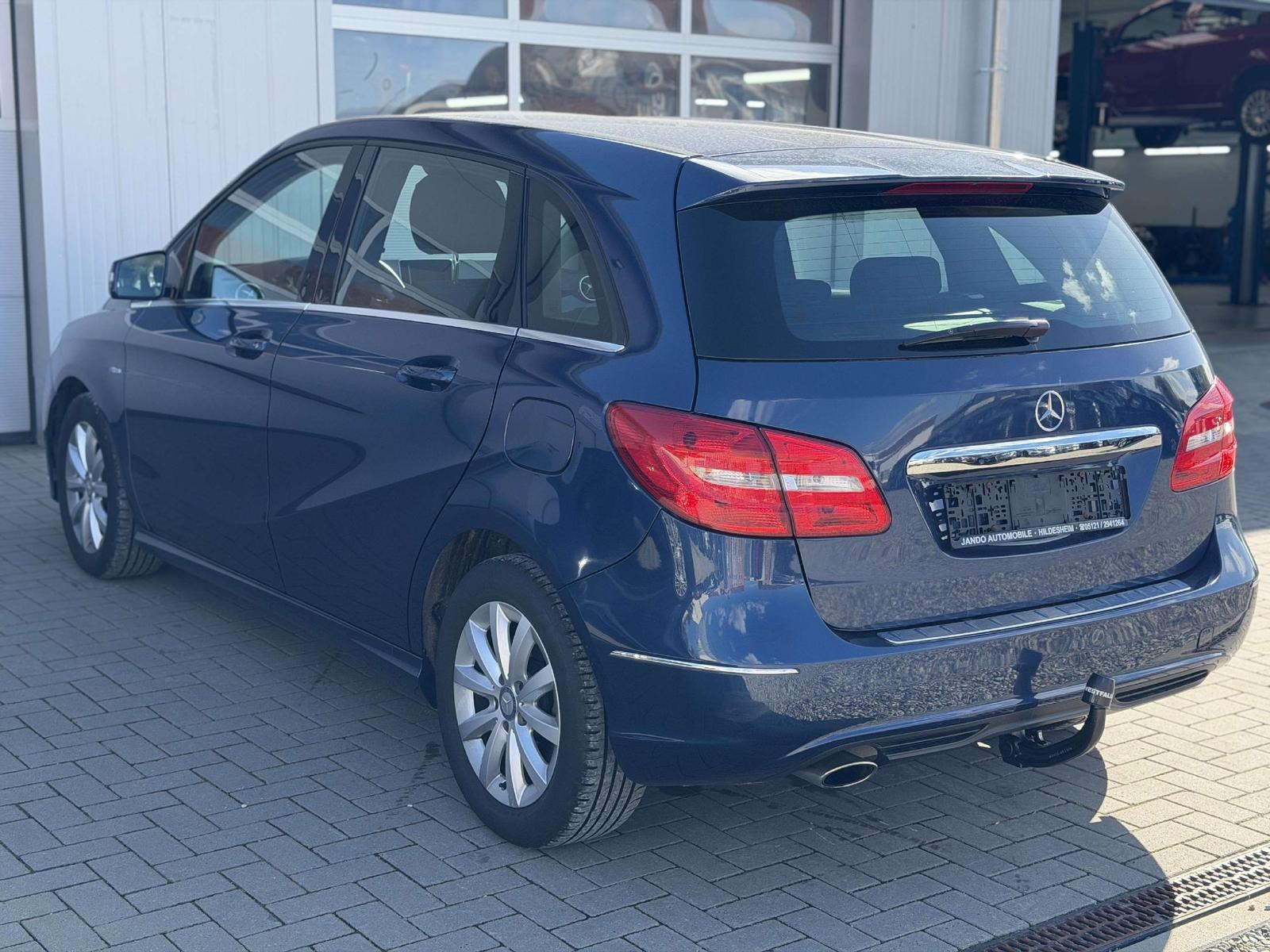 Mercedes-Benz B 180 B 180 (246.242)