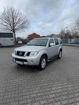 Nissan Pathfinder 2.5 dCi DPF LE 4WD Automatik LE - Nissan Pathfinder: 7 Sitzer