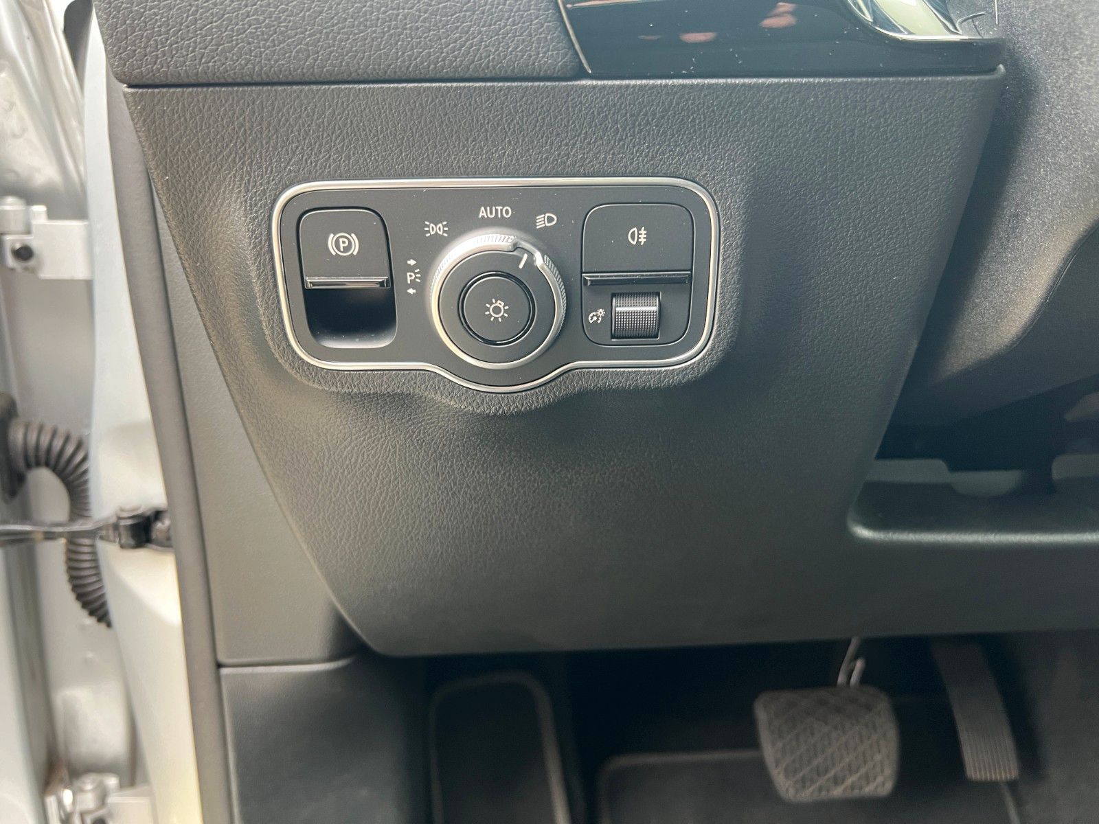 Fahrzeugabbildung Mercedes-Benz B 200+PROGRESSIVE+SH+PARKPAKET+BREMSASSISTENT+++