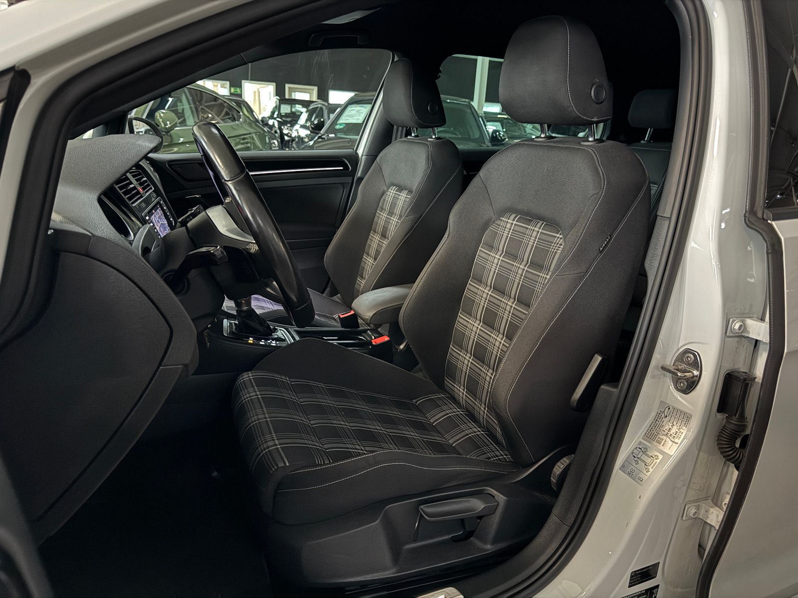 Fahrzeugabbildung Volkswagen Golf VII GTD DCC LED 1.HAND VW SCHECKHEFT EURO 6