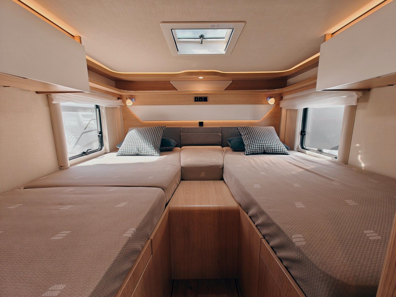 Fahrzeugabbildung HYMER / ERIBA / HYMERCAR B-KLASSE MC T 680 - AUS ERSTBESITZ