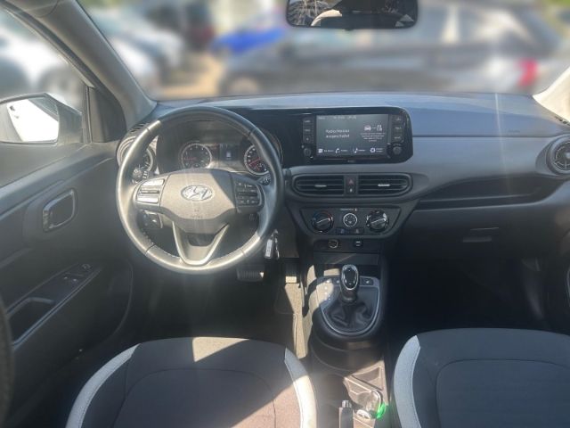 Fahrzeugabbildung Hyundai i10 Trend Navi Apple CarPlay Android Allwetterre