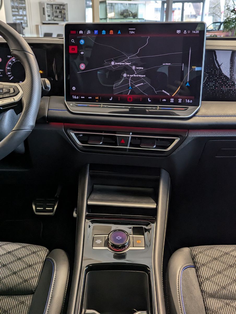 Fahrzeugabbildung Volkswagen Tiguan 2.0TDI R-Line 4M Pano H/K AHK Matrix 20"