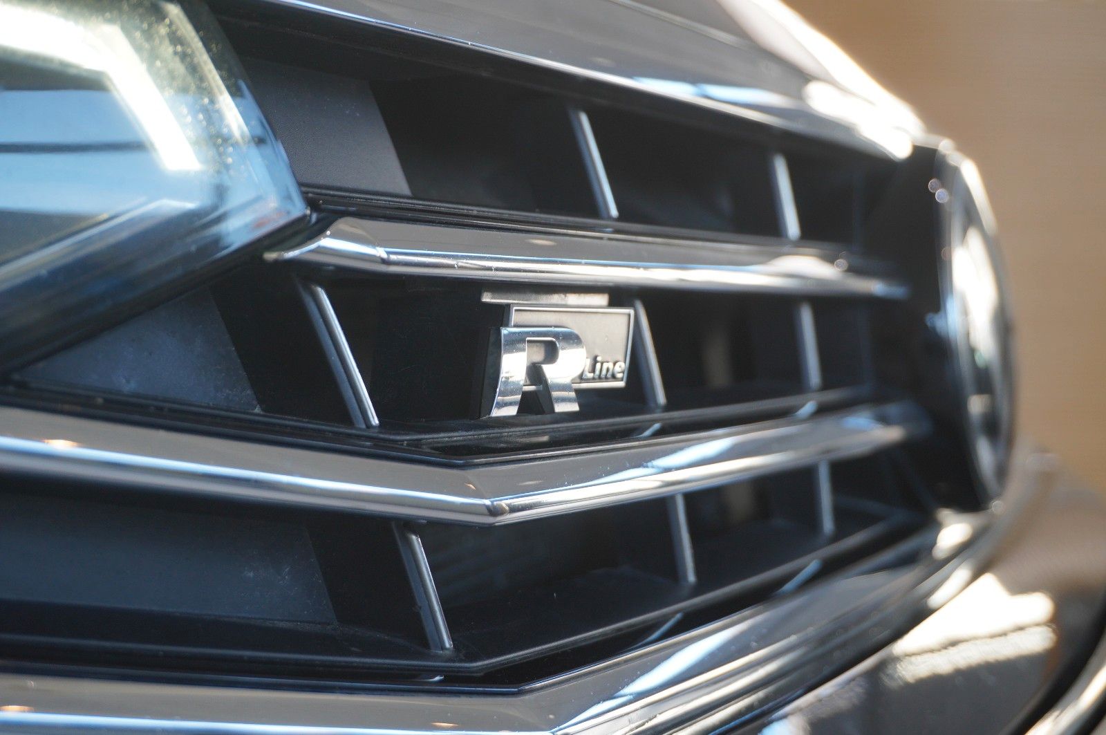 Fahrzeugabbildung Volkswagen Passat Vari. 2.0 TDI R-LINE 4M NAVI/KAMERA/AHK