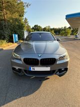 BMW 535i - BMW 535 mit Benzin-Antrieb: Leder, Navigationssystem, Limousine