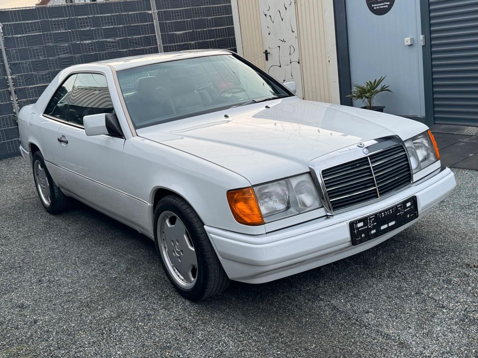 Mercedes-Benz E 300 CE