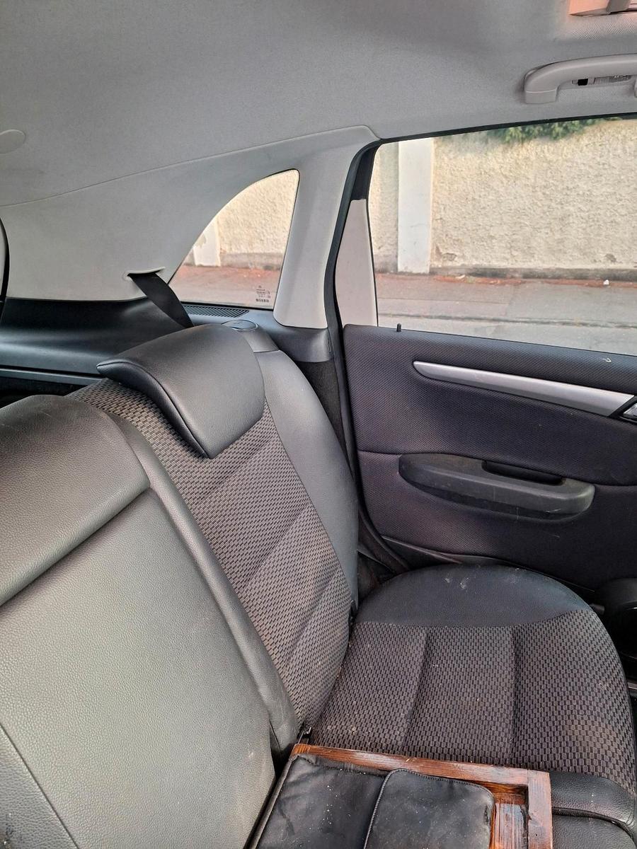 Mercedes-Benz B200 2011 — photo 12