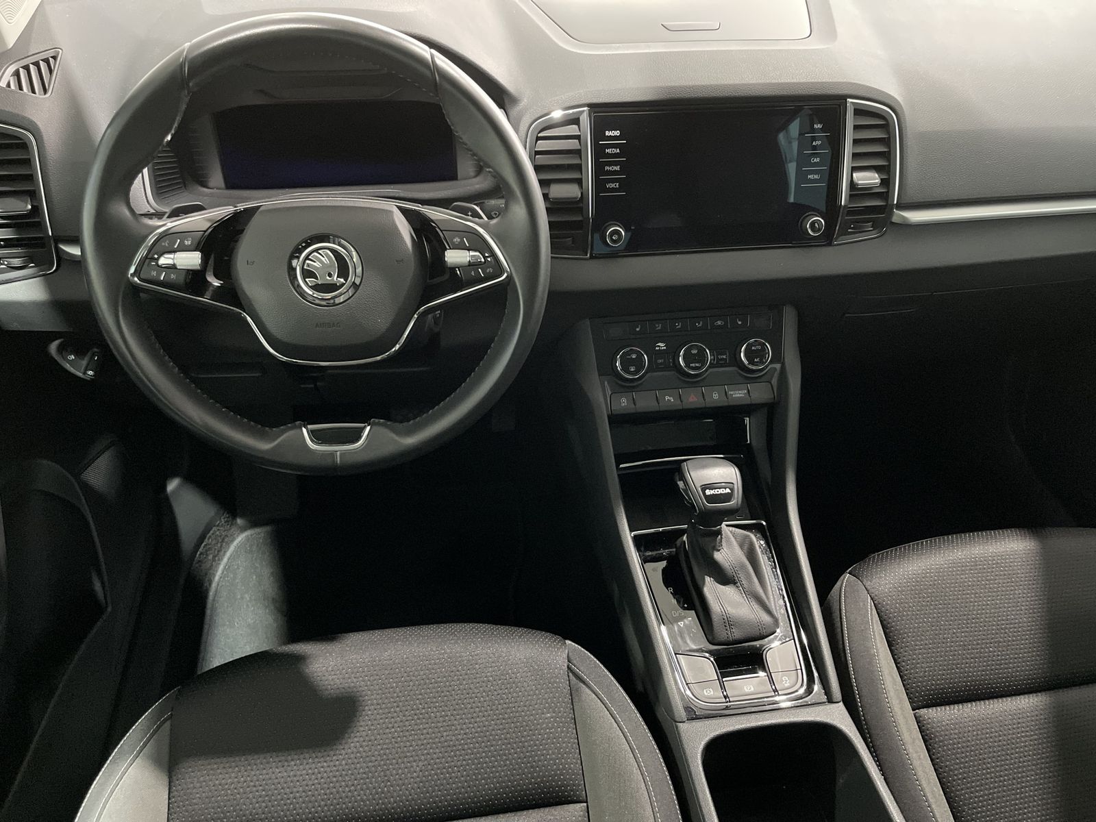 Fahrzeugabbildung SKODA Karoq 1.5 TSI*LED*Cam*Virtual Cockpit*SHZ*