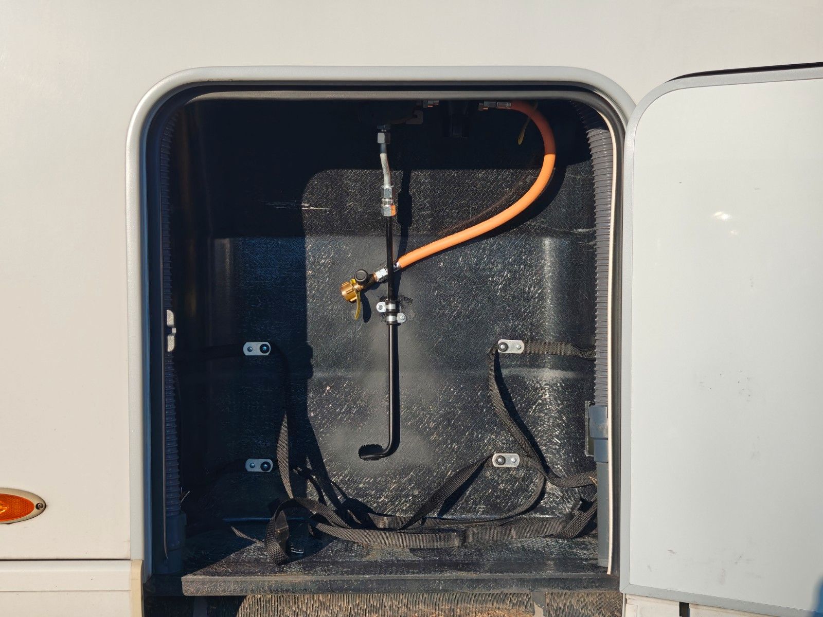 Fahrzeugabbildung HYMER / ERIBA / HYMERCAR B - KLASSE 594 - AUS ERSTBESITZ