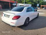 Mercedes-Benz E 220 d Autom. - - Mercedes-Benz E 220 mit Diesel-Antrieb: Weiß, Limousine