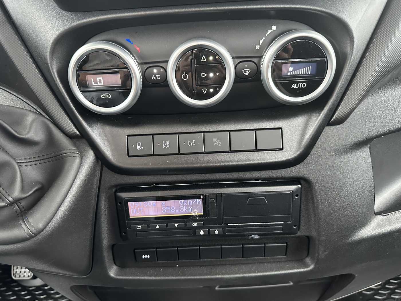 Fahrzeugabbildung Iveco 70C18H 3-S.-Kipper Meiller *R3.450mm*2xAHK*