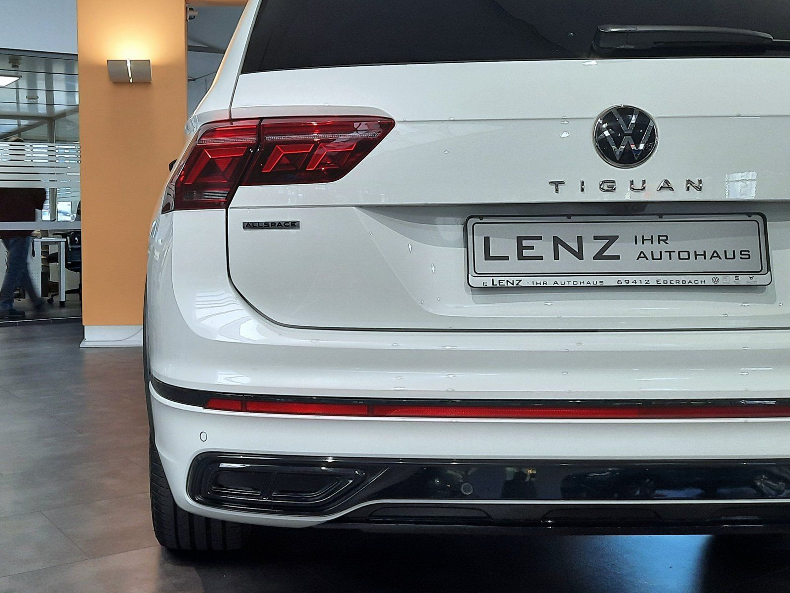 Fahrzeugabbildung Volkswagen Tiguan Allspace R-Line TDI 4M *Standhzg*Panodach