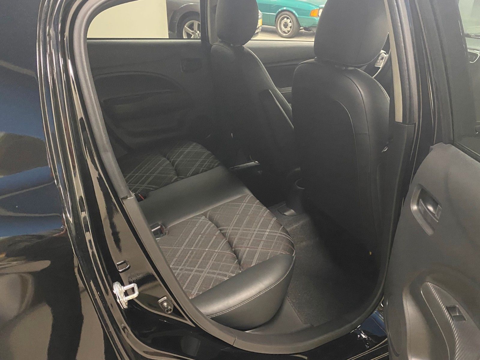 Fahrzeugabbildung Mitsubishi Space Star 1.2 Top CVT+KAMERA+KLIMATRONIC+15"ALU