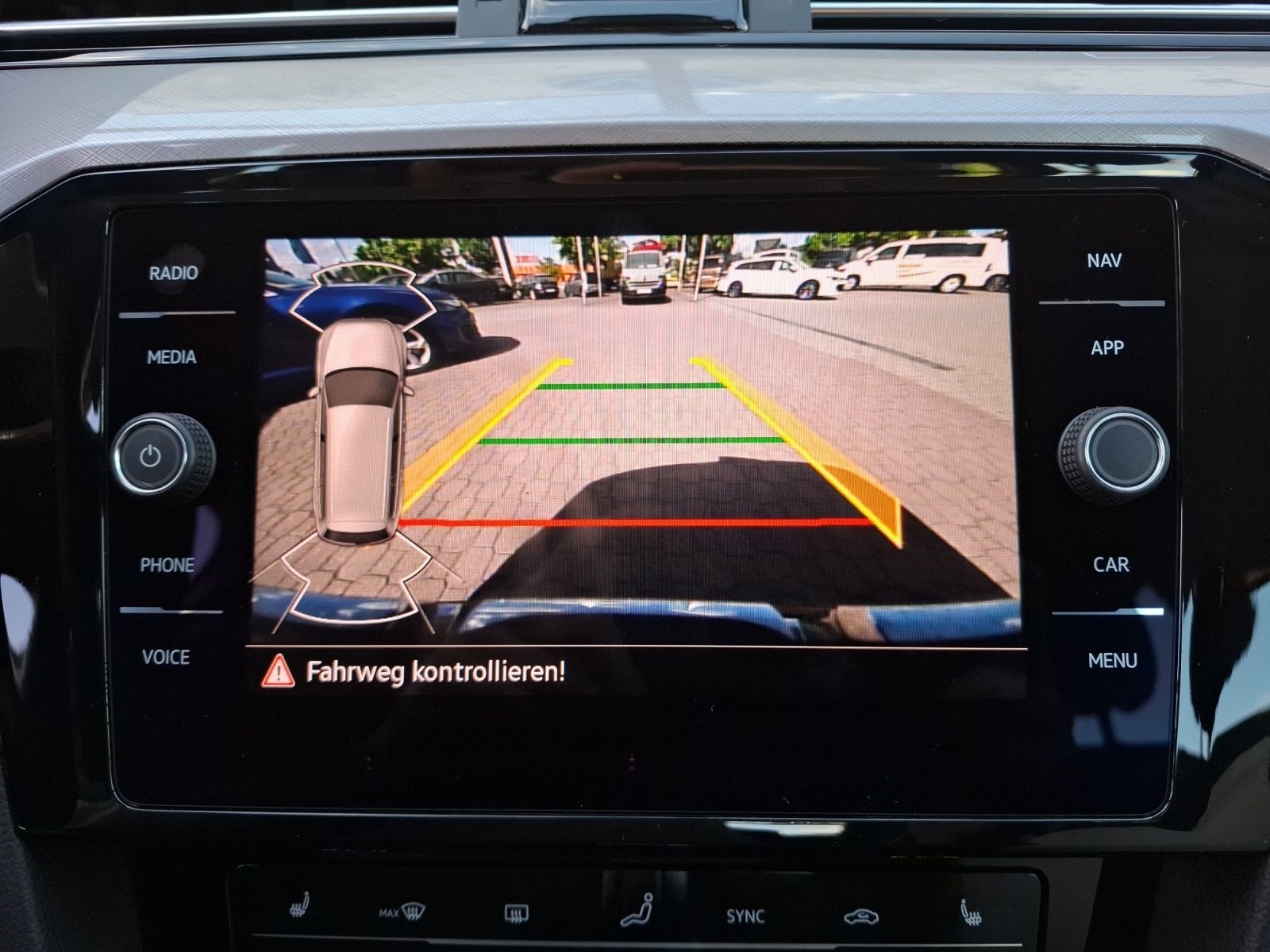 Fahrzeugabbildung Volkswagen Passat Variant GTE LED Navi ACC RFK SH LM