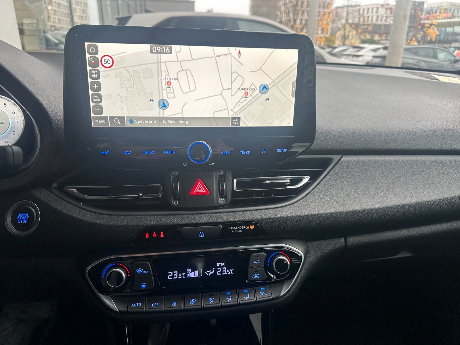 Fahrzeugabbildung Hyundai i30 Kombi Advantage Plus 1.0l DCT Navi/Toterw.!