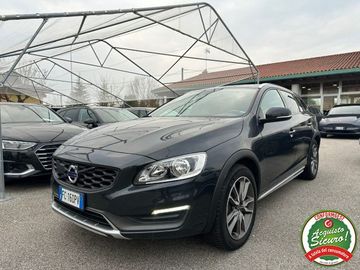 Volvo V60 Cross Country - 1