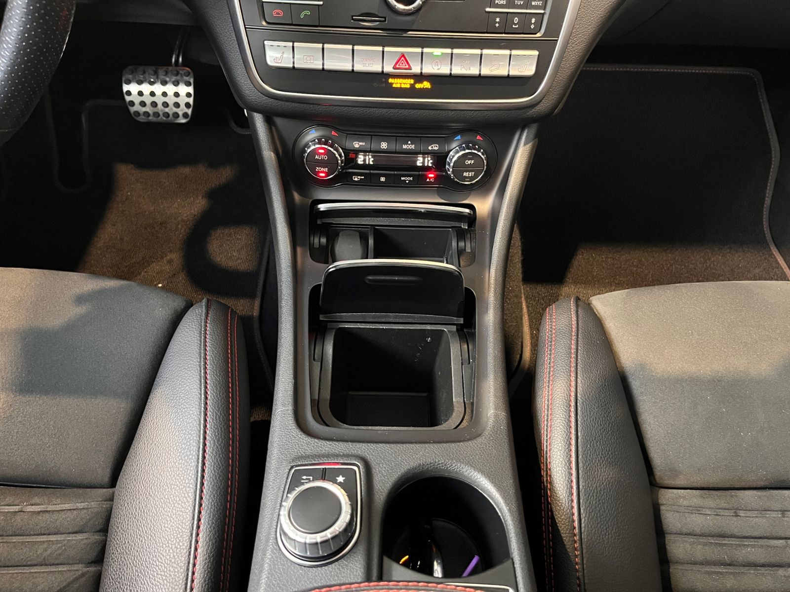 Fahrzeugabbildung Mercedes-Benz GLA 250 4Matic AMG Line AHK PANO RFK 19"