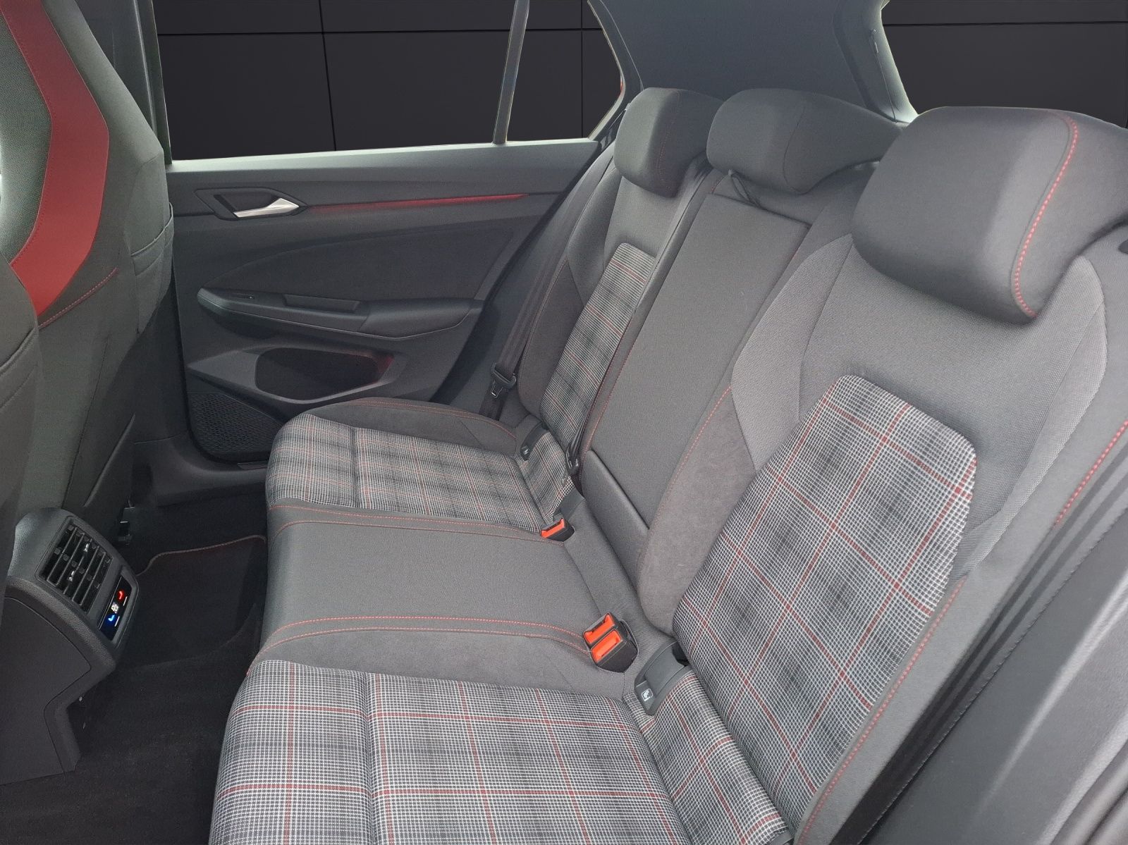 Fahrzeugabbildung Volkswagen Golf VIII GTI DSG LEDplus Navi AID HUD ACC RFK S