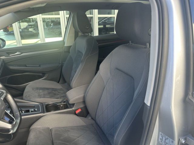 Golf VIII Variant 2.0 TDI DSG Style PANO AHK NAV