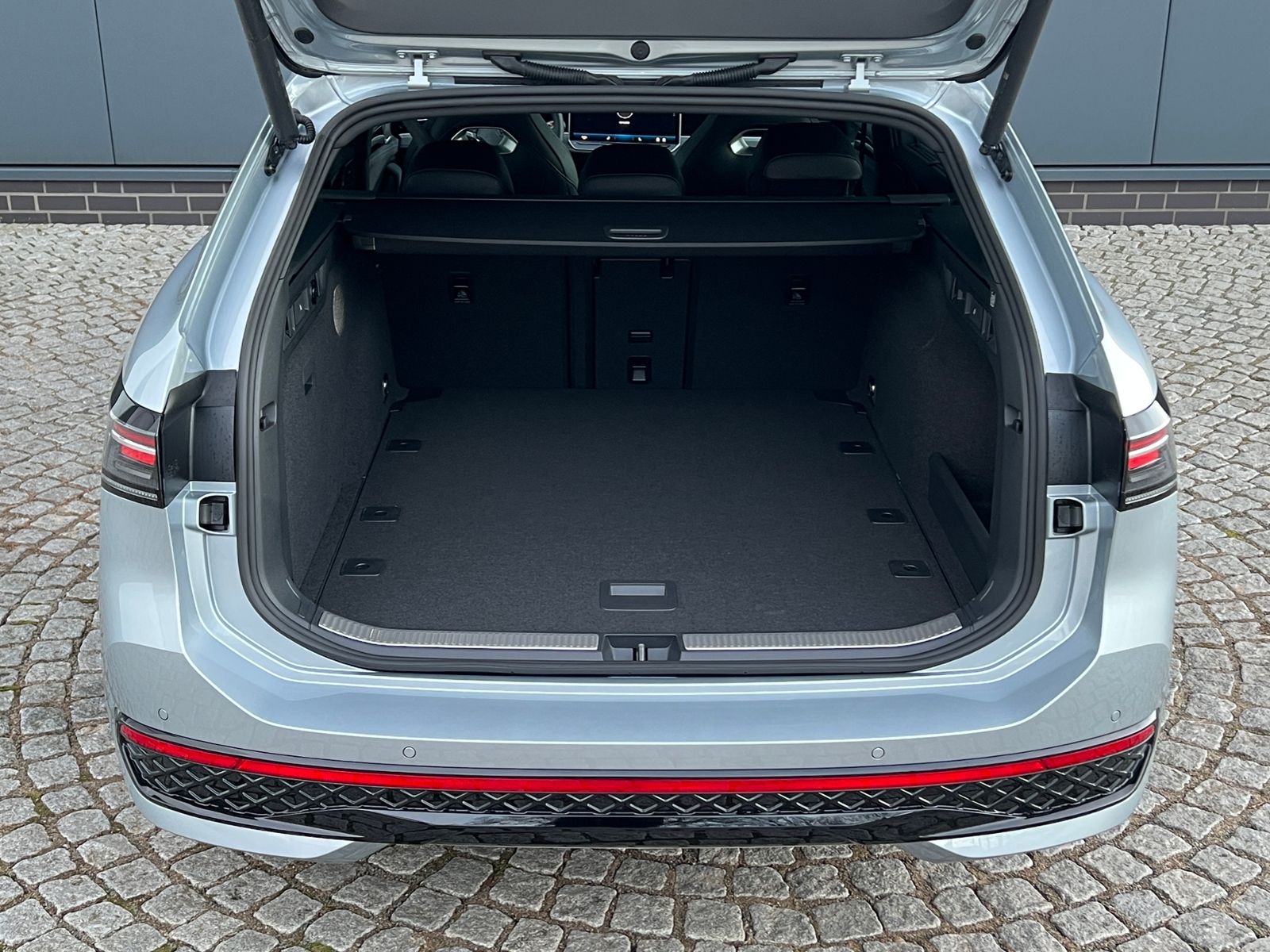 Fahrzeugabbildung Volkswagen Passat Variant R-Line 2.0 TDI DSG 4MOTION *AHK,