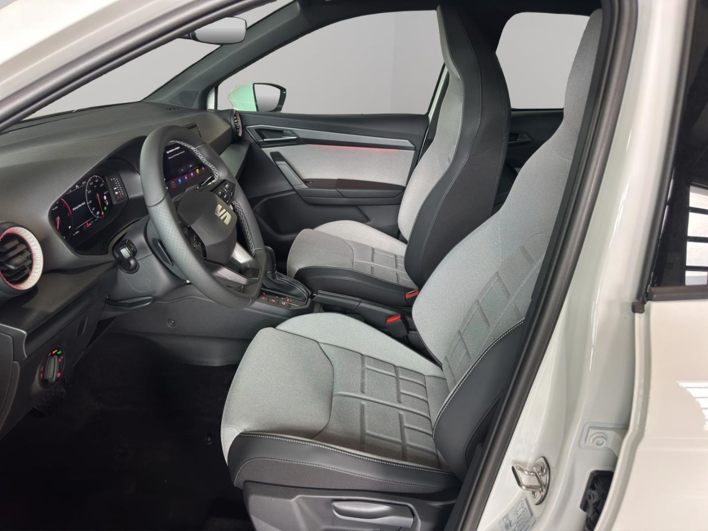 Fahrzeugabbildung SEAT Arona 1.0 TSI 85 kW FR Navi Digitales Cockpit LE