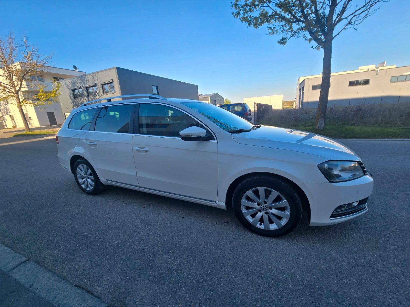 Volkswagen Passat 2014 — rear view