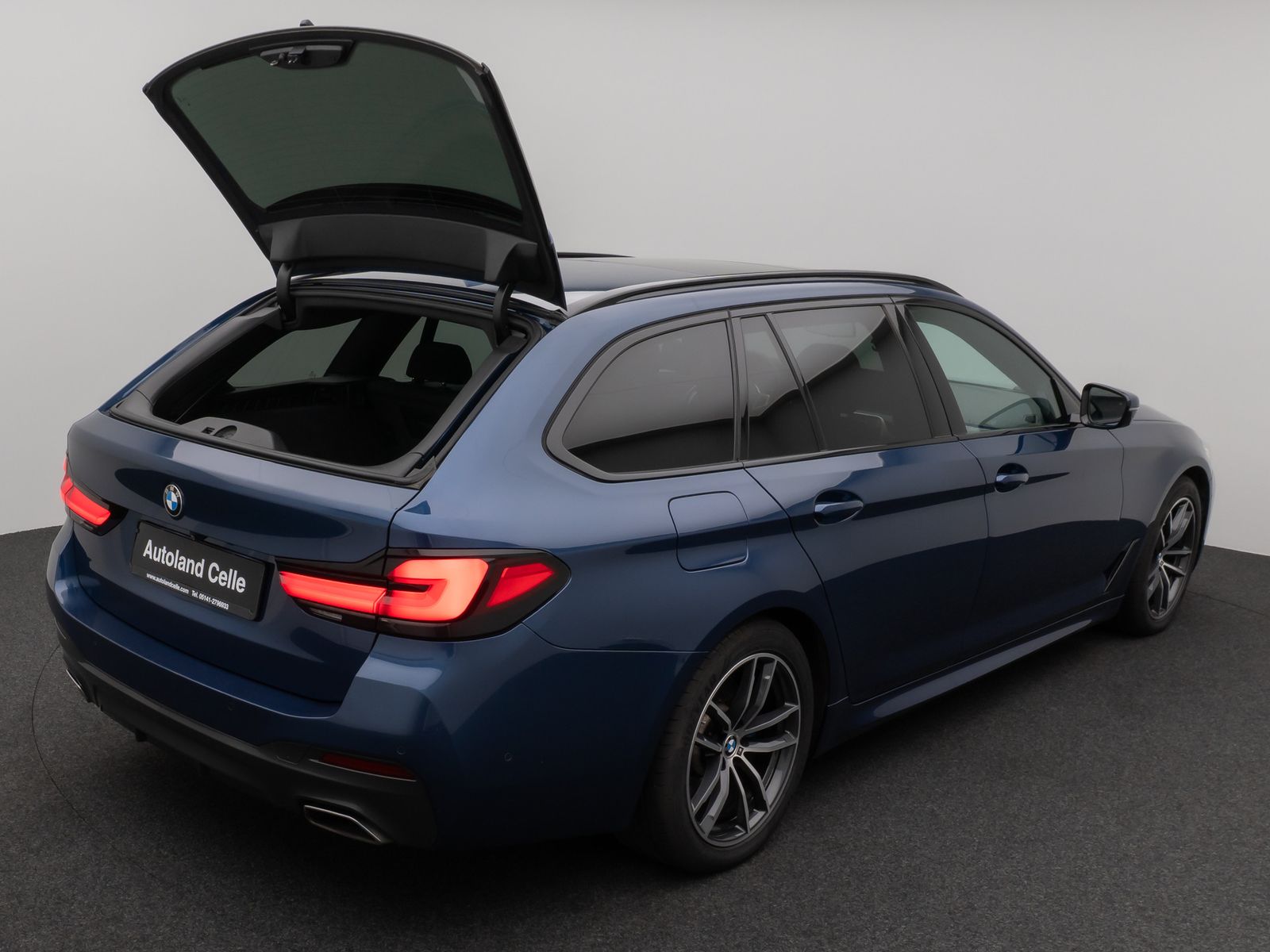 Fahrzeugabbildung BMW 530d M Sport Panorama Kamera Laser HUD DAB H/K