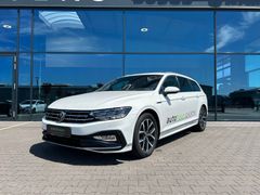 Fahrzeugabbildung Volkswagen Passat Variant 2.0 TDI DSG R-Line LED ACC Kamera