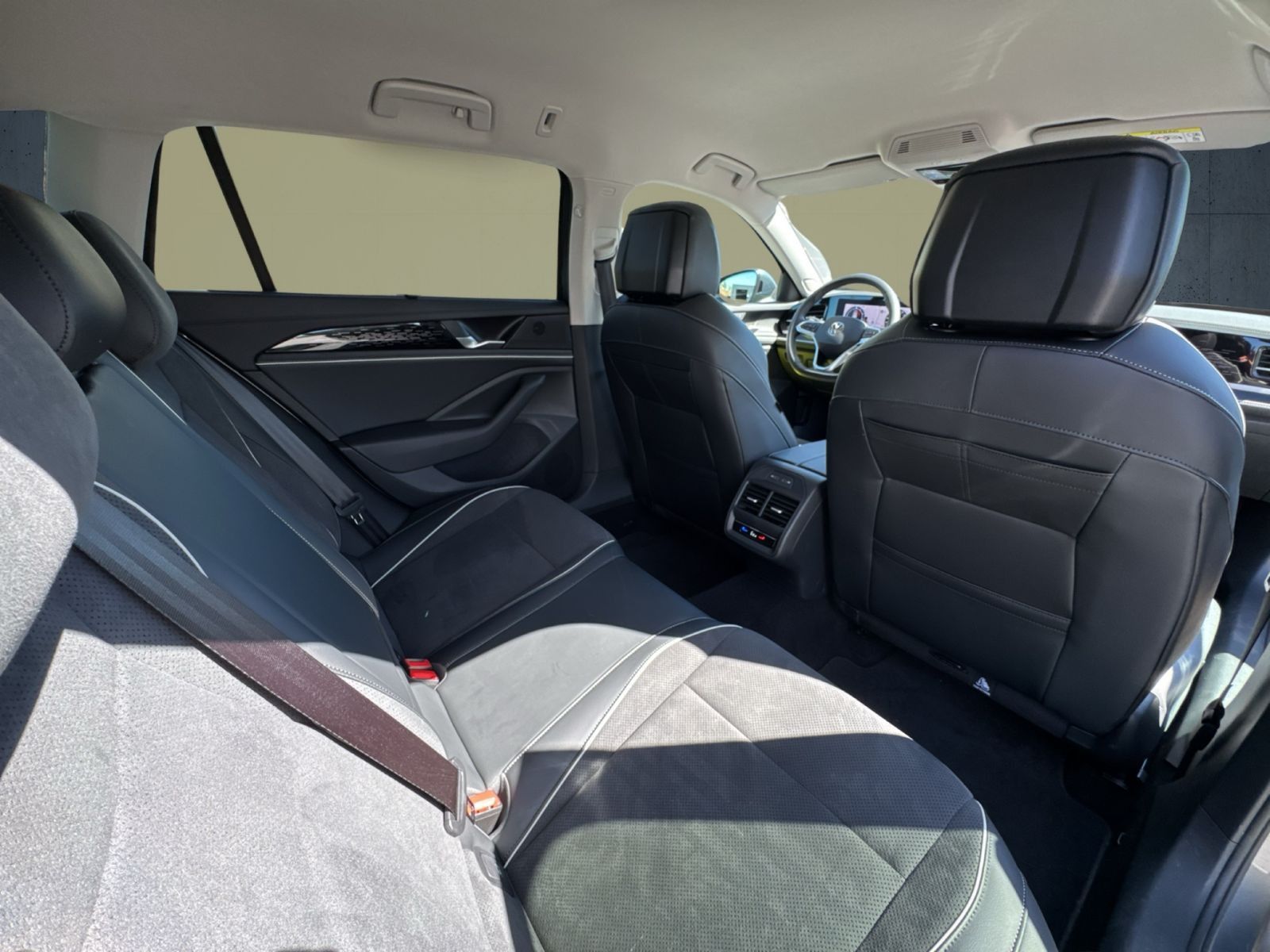 Volkswagen Passat Variant - Bild 19