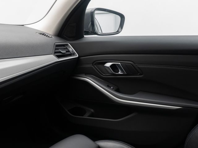 BMW 330, 2022 — 34