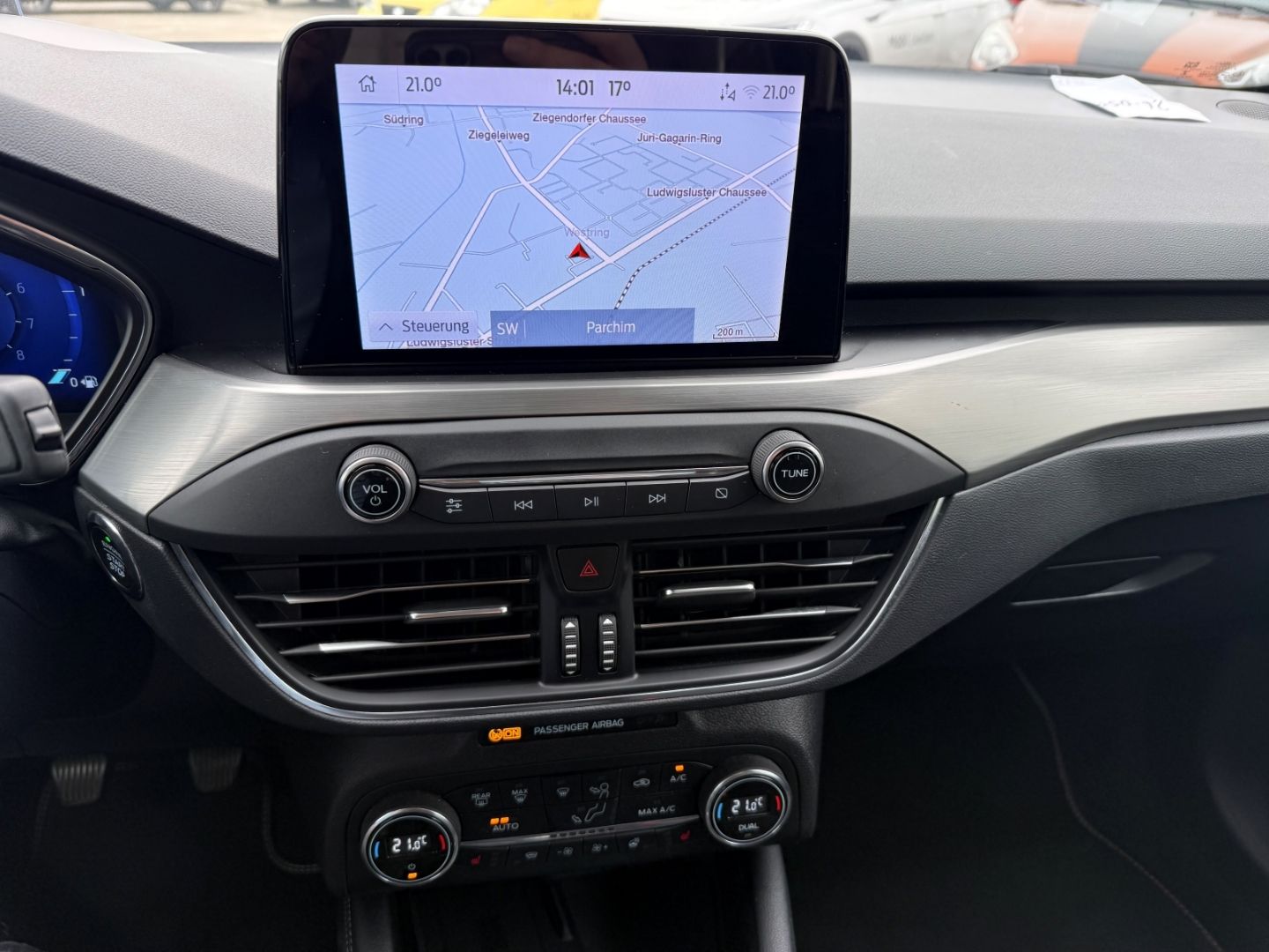Fahrzeugabbildung Ford Focus Titanium X Turnier HUD Navi Digitales Cock