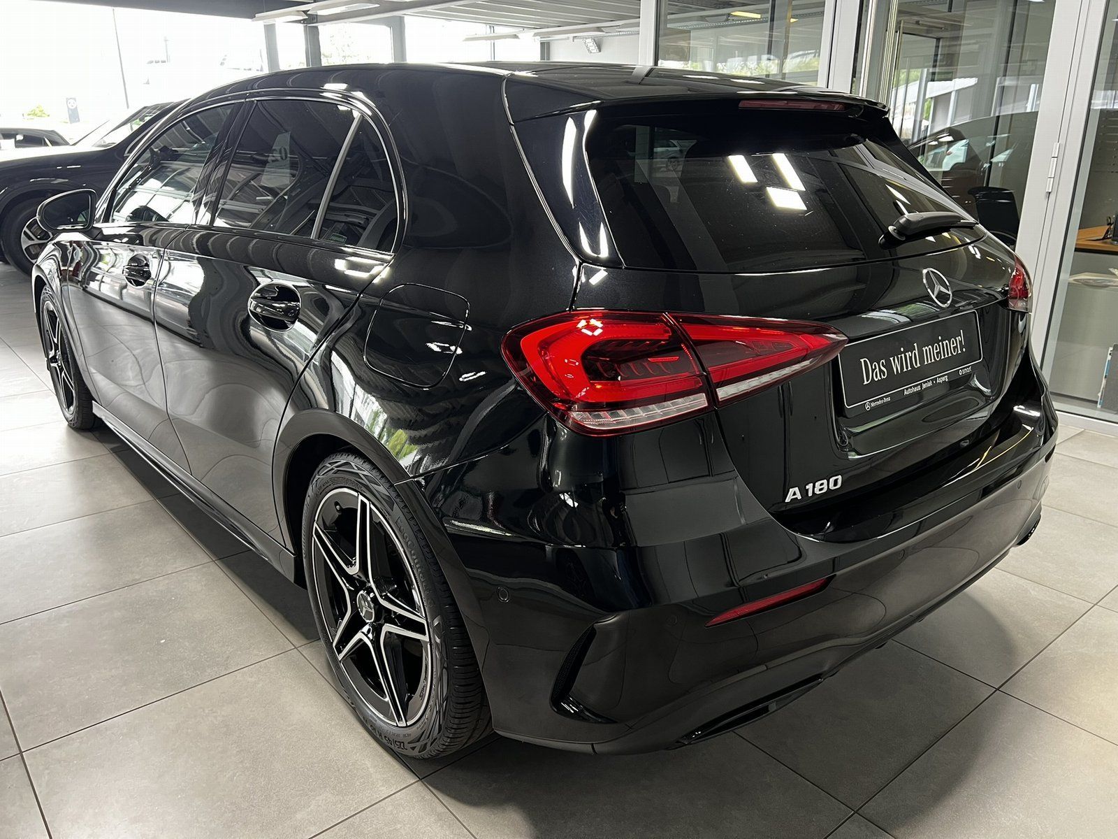 Mercedes-Benz A180 AMG Line LED NAVI PDC&KAM KLIMA SHZ CARPLAY foto 3
