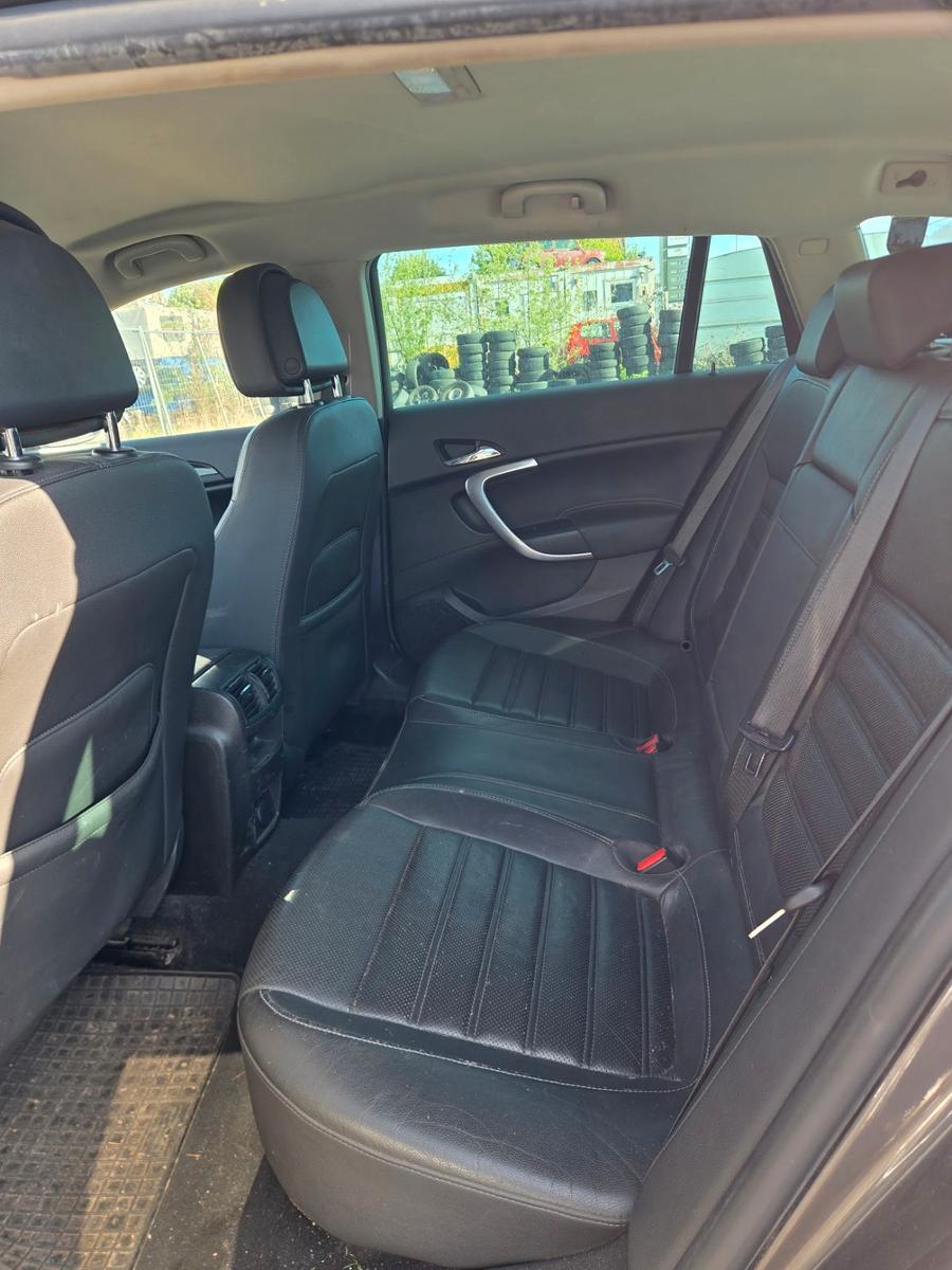 Opel Insignia A Sports Tourer Sport 4x4+AHK+TÜV NEU