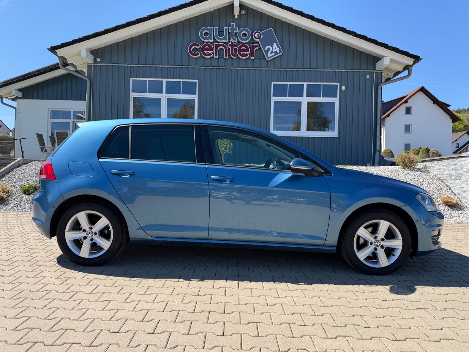 Fahrzeugabbildung Volkswagen Golf VII Lim. Comfortline|Navi|Shz|PDC|2.Hand